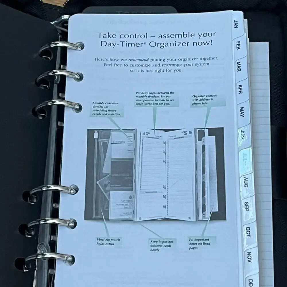 Day Timer Organizer Black Binder Zip-Around 8.5